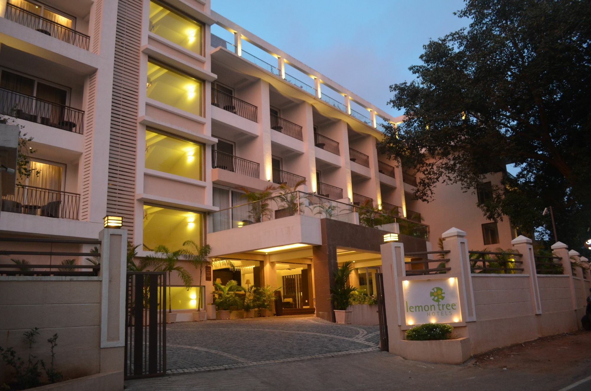 Lemon Tree Hotel Candolim Esterno foto